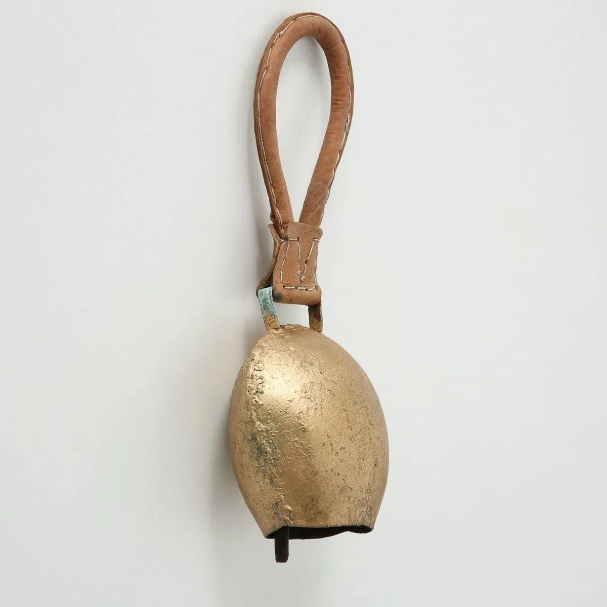 Boltze Campanaccio Mucca, campanaccio Capra, in Metallo, Effetto Oro Antico, con Cinghia Marrone, 1 Pezzo, Dimensioni circa9 cm x 6 cm x 25 cm