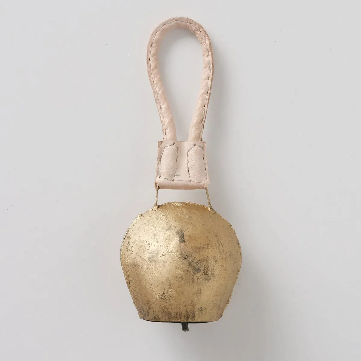 Boltze Campanaccio Mucca, campanaccio Capra, in Metallo, Effetto Oro Antico, con Cinghia Marrone, 1 Pezzo, Dimensioni circa9 cm x 6 cm x 25 cm