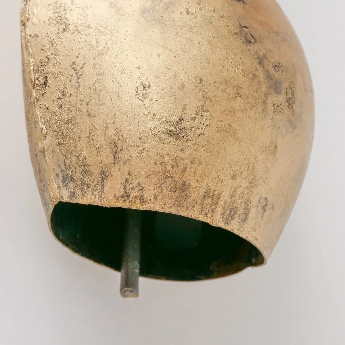 Boltze Campanaccio Mucca, campanaccio Capra, in Metallo, Effetto Oro Antico, con Cinghia Marrone, 1 Pezzo, Dimensioni circa9 cm x 6 cm x 25 cm